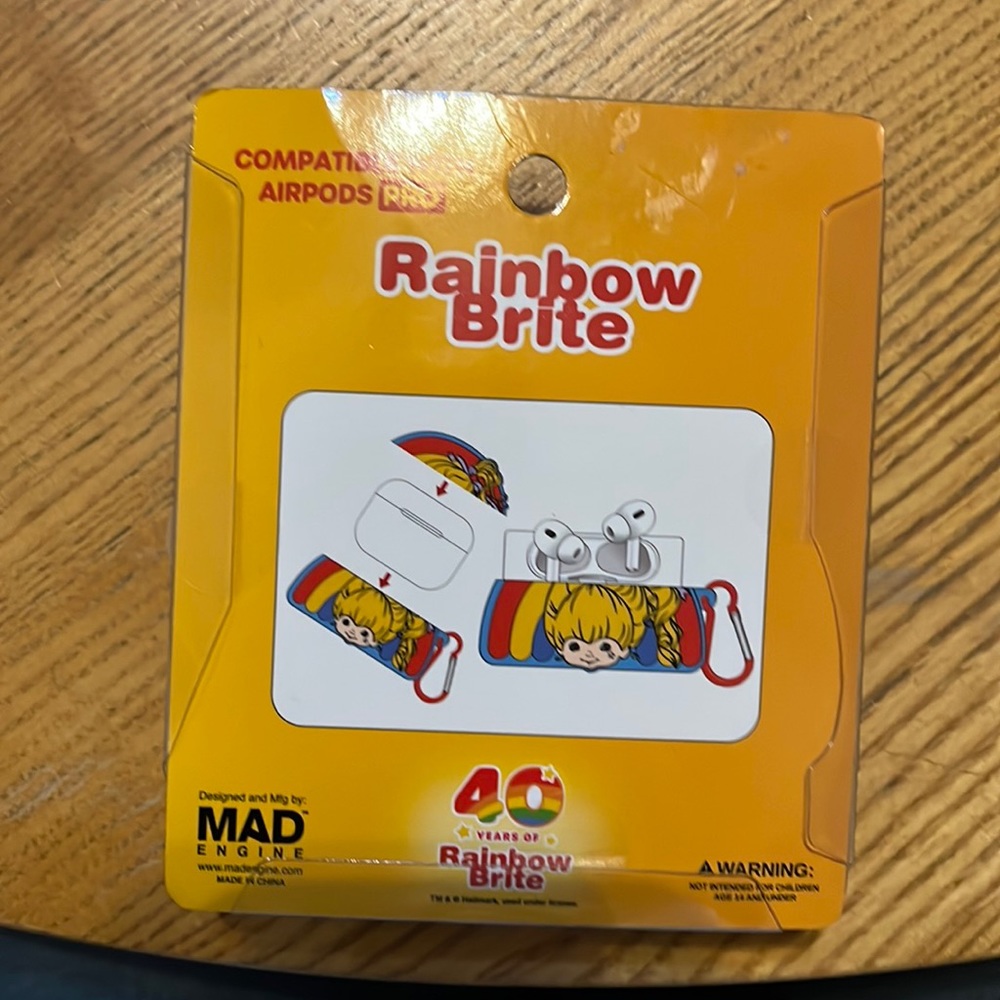 Rainbow Brite Wireless Earbuds Case NEW - Picture 2 of 3